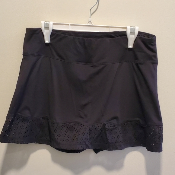 ☆ 3/35$ | FILA | Black Skort in Size Medium - Picture 2 of 8